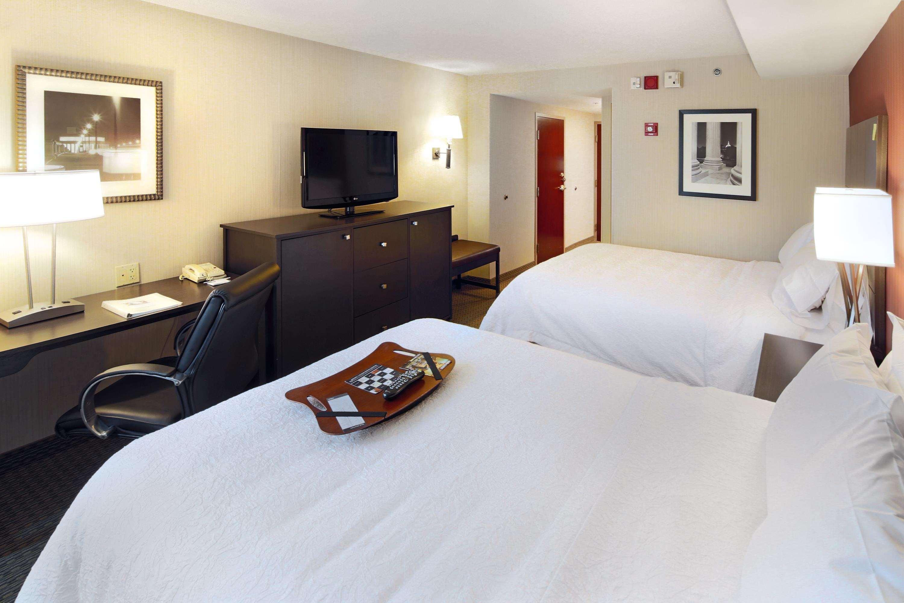 Hampton Inn & Suites Arlington Crystal City Dca Zewnętrze zdjęcie